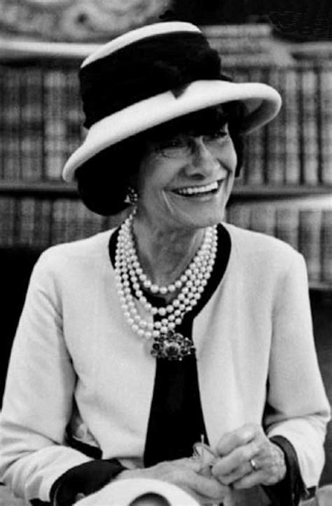 s'habiller chanel|gabrielle Chanel style.